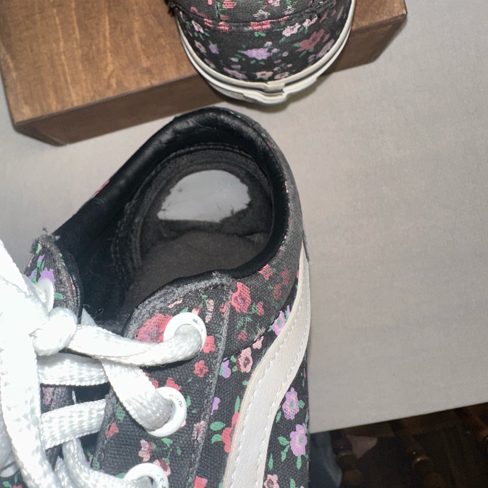 Vans • Liberty Floral Ditsy Low Top Sneakers Size 6 - Picture 5 of 8
